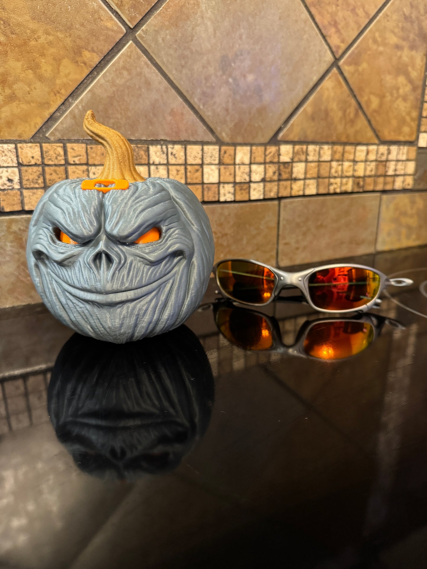 Oaklie Themed Halloween Shadow Pumpkin Jack-O-Lantern Case Display Piece