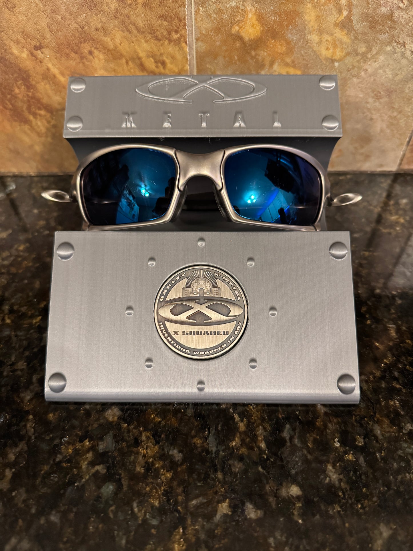 FDM Oaklie X-Resin Stand Display – Thick Coin Insert