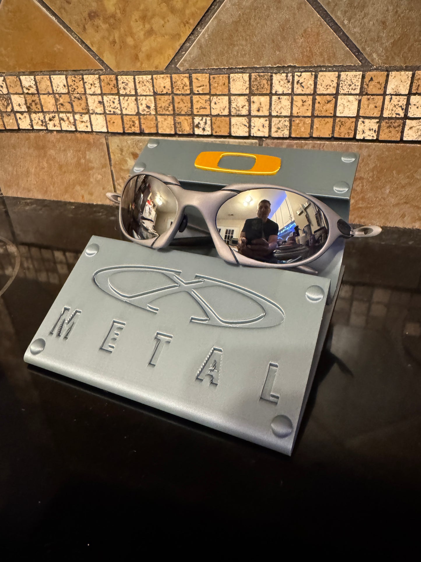 Oaklie X-Resin Sunglasses Stand Display