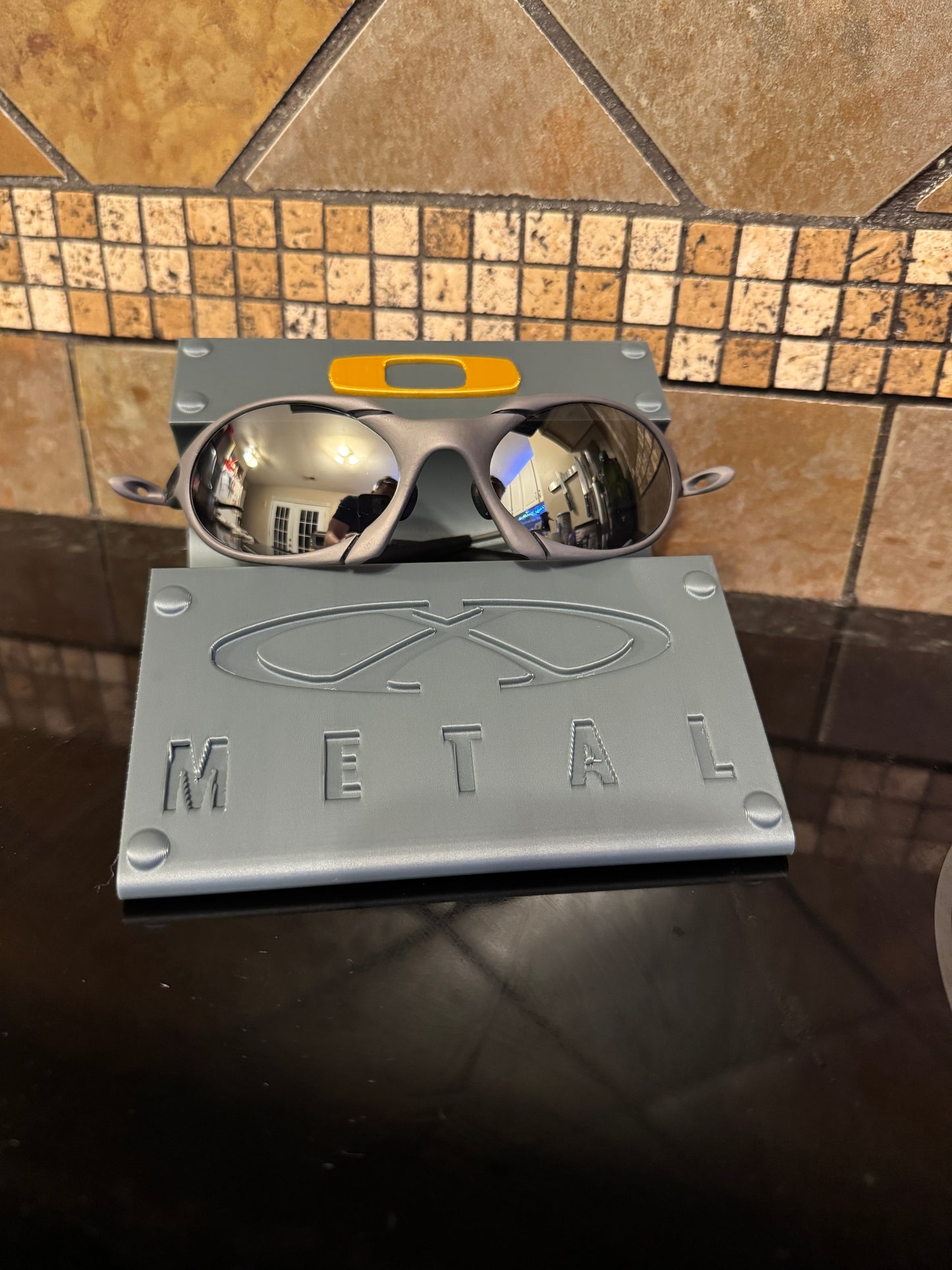 Oaklie X-Resin Sunglasses Stand Display