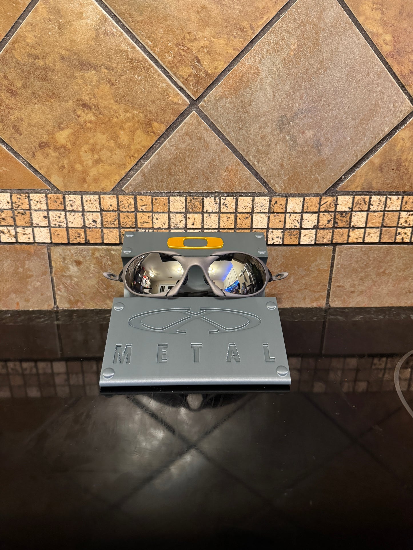 Oaklie X-Resin Sunglasses Stand Display