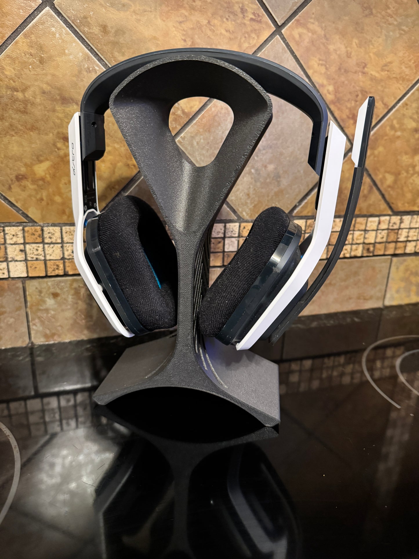 Teen Approved Christmas Gift - Carbon Fiber Infused - Gaming Headphones Stand