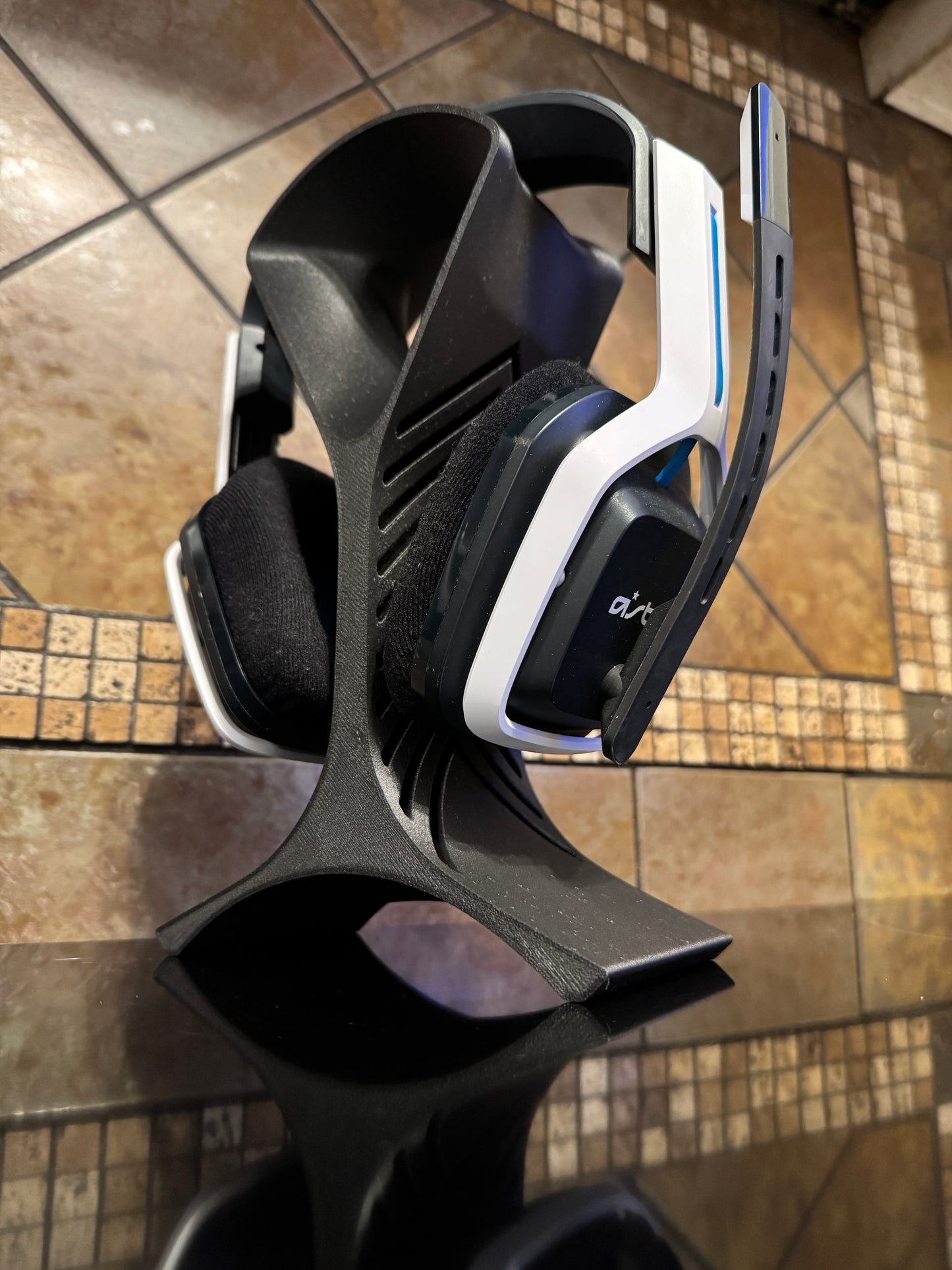 Teen Approved Christmas Gift - Carbon Fiber Infused - Gaming Headphones Stand