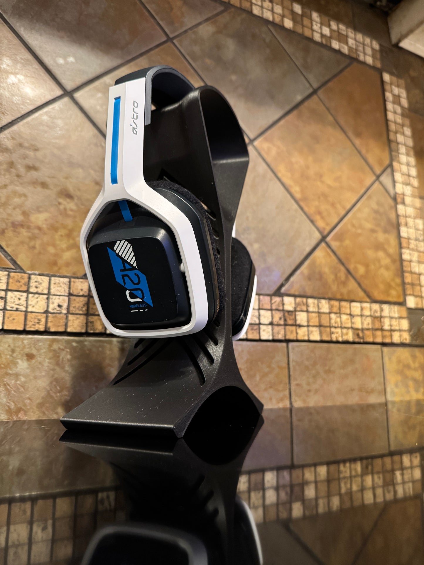 Teen Approved Christmas Gift - Carbon Fiber Infused - Gaming Headphones Stand