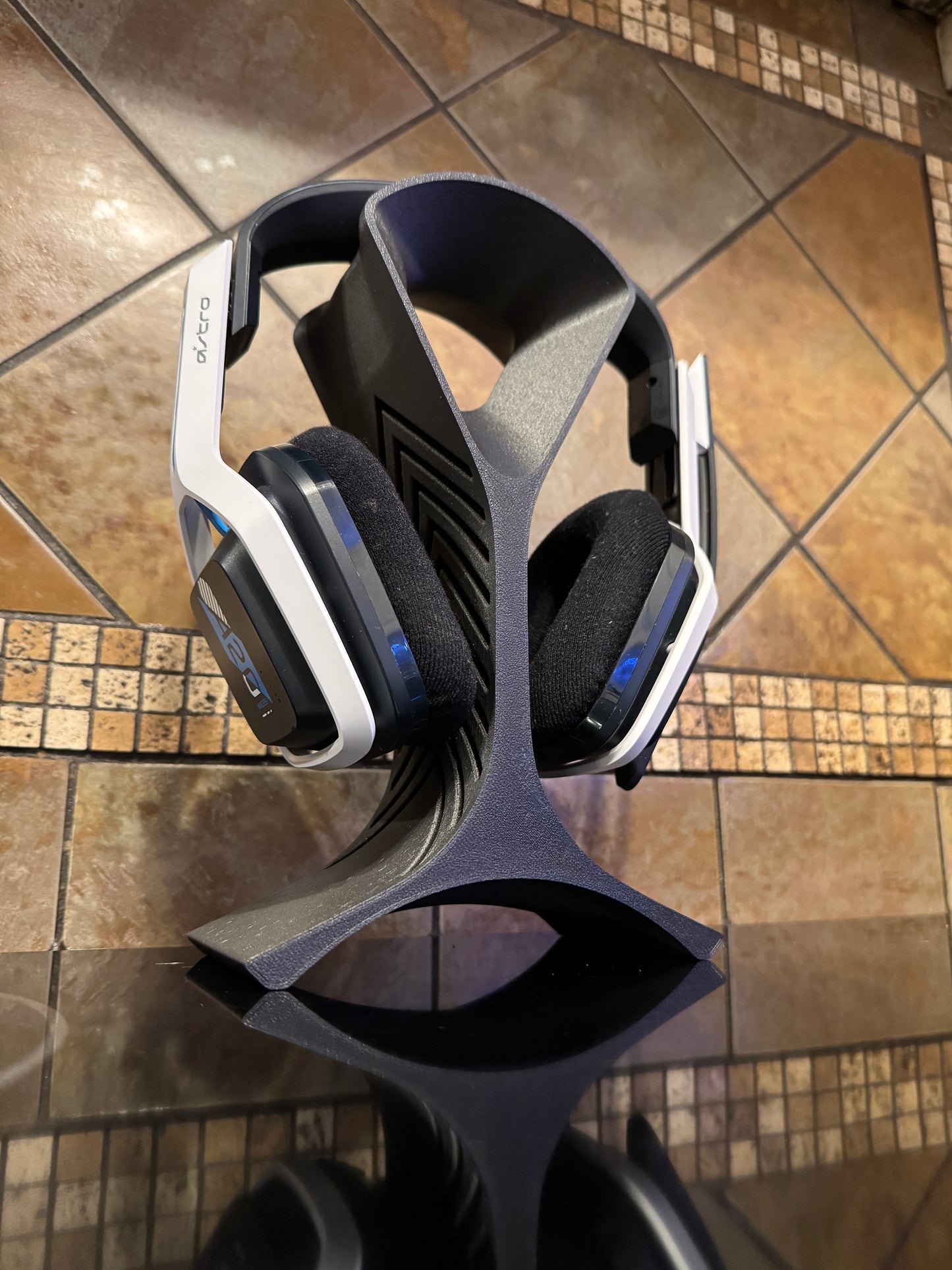 Teen Approved Christmas Gift - Carbon Fiber Infused - Gaming Headphones Stand