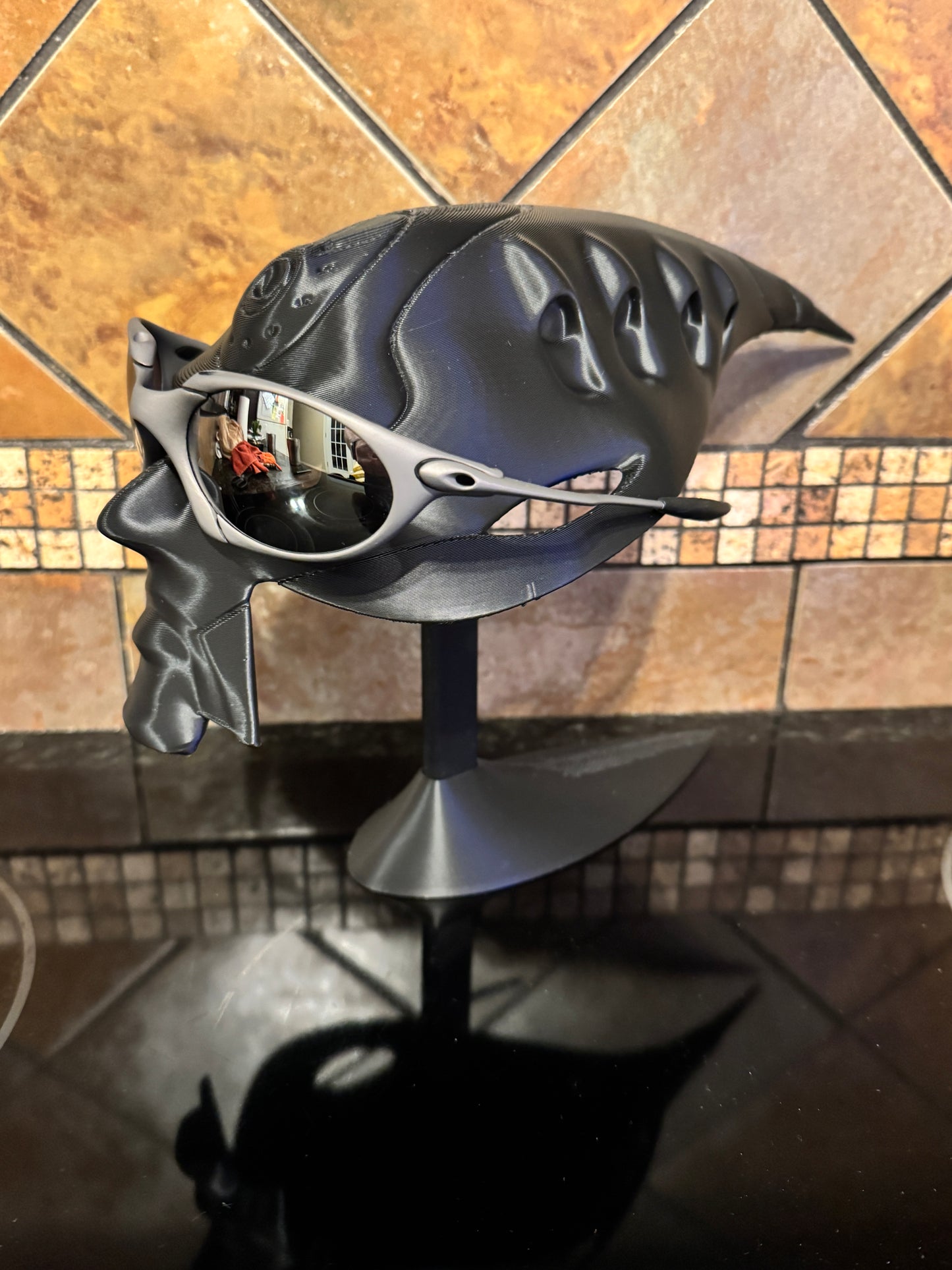 Oaklie Themed Alien Bob Head Display X-Resin Case Glorifier & Sunglasses Stand W/Stand