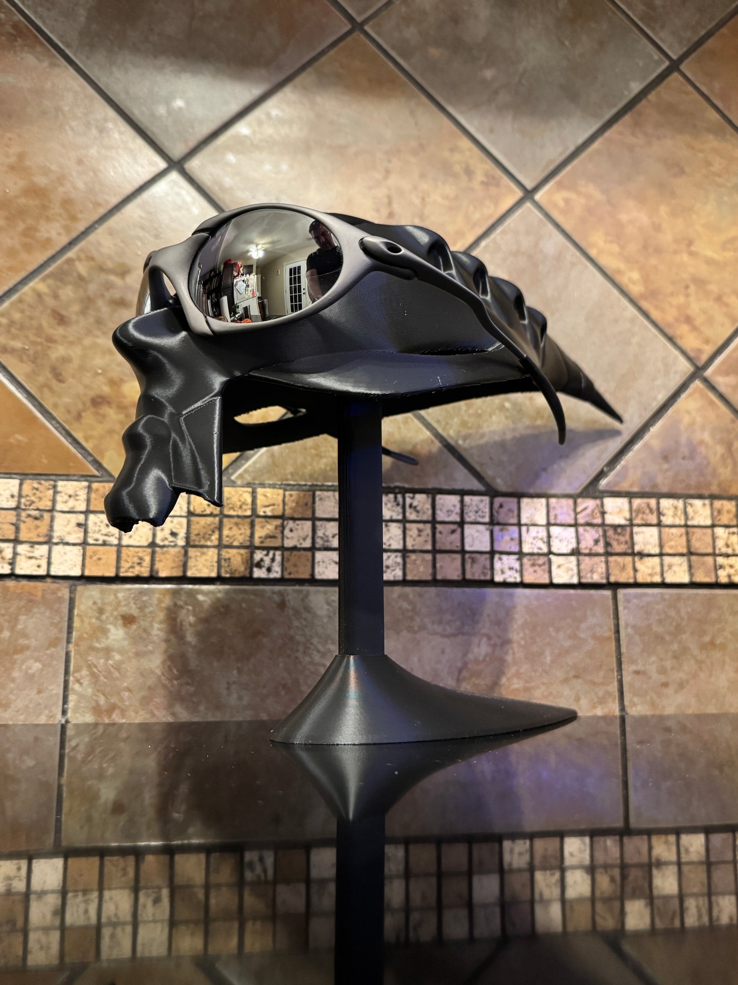 Oaklie Themed Alien Bob Head Display X-Resin Case Glorifier & Sunglasses Stand W/Stand