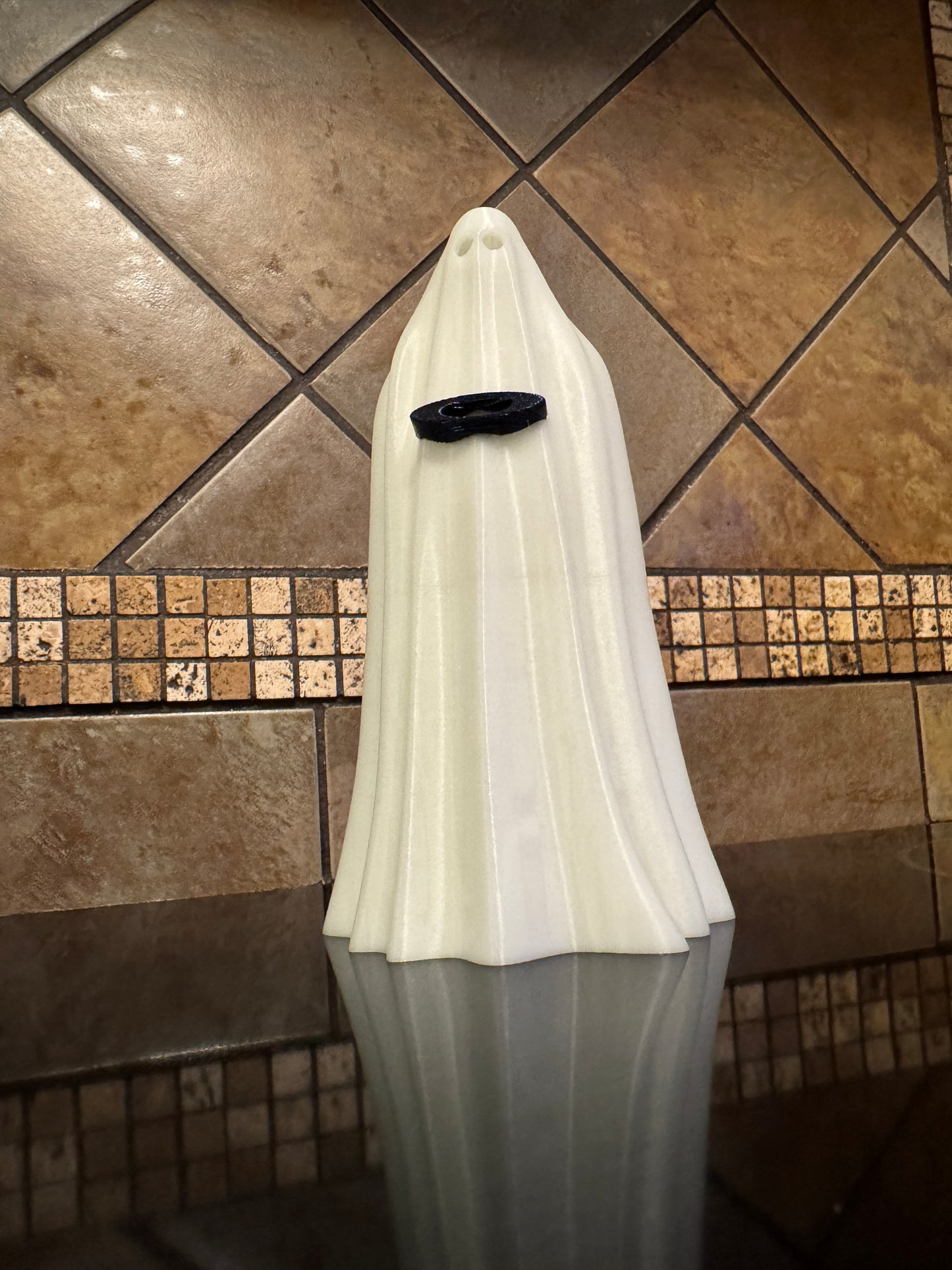 Oaklie Themed Glow-in-the-Dark Ghost Halloween Decor Display Case Piece – 7" Tall x 4.5" Diameter