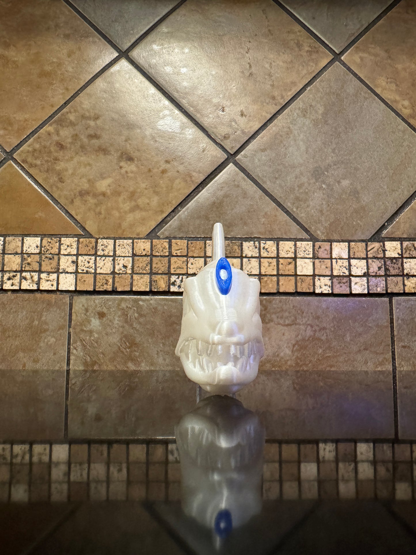 Oaklie Style "Cuda" Bones Sunglasses Stand & Display Case Glorifier – 8\" × 3.75\" × 1.75\"