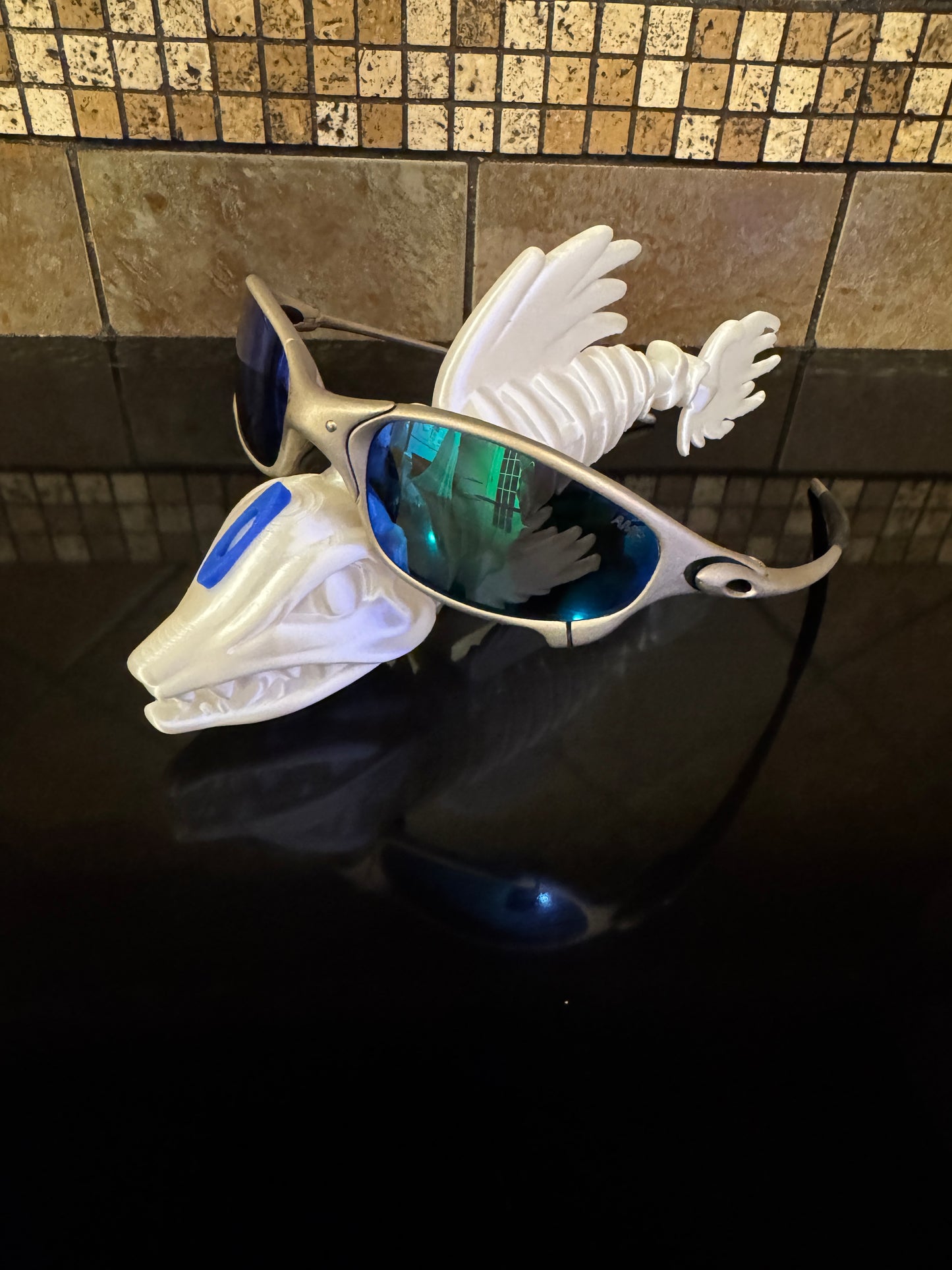 Oaklie Style "Cuda" Bones Sunglasses Stand & Display Case Glorifier – 8\" × 3.75\" × 1.75\"