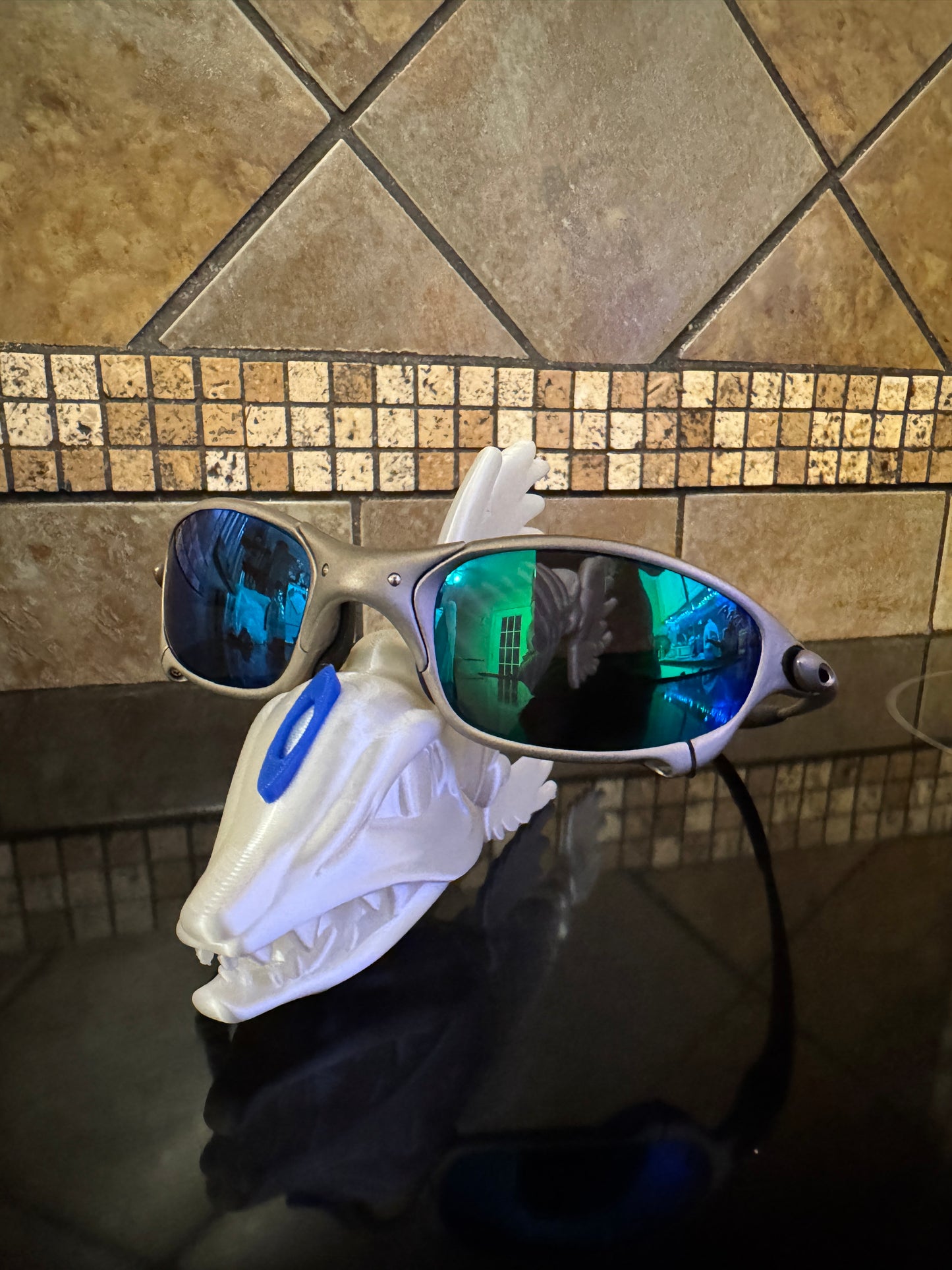 Oaklie Style "Cuda" Bones Sunglasses Stand & Display Case Glorifier – 8\" × 3.75\" × 1.75\"