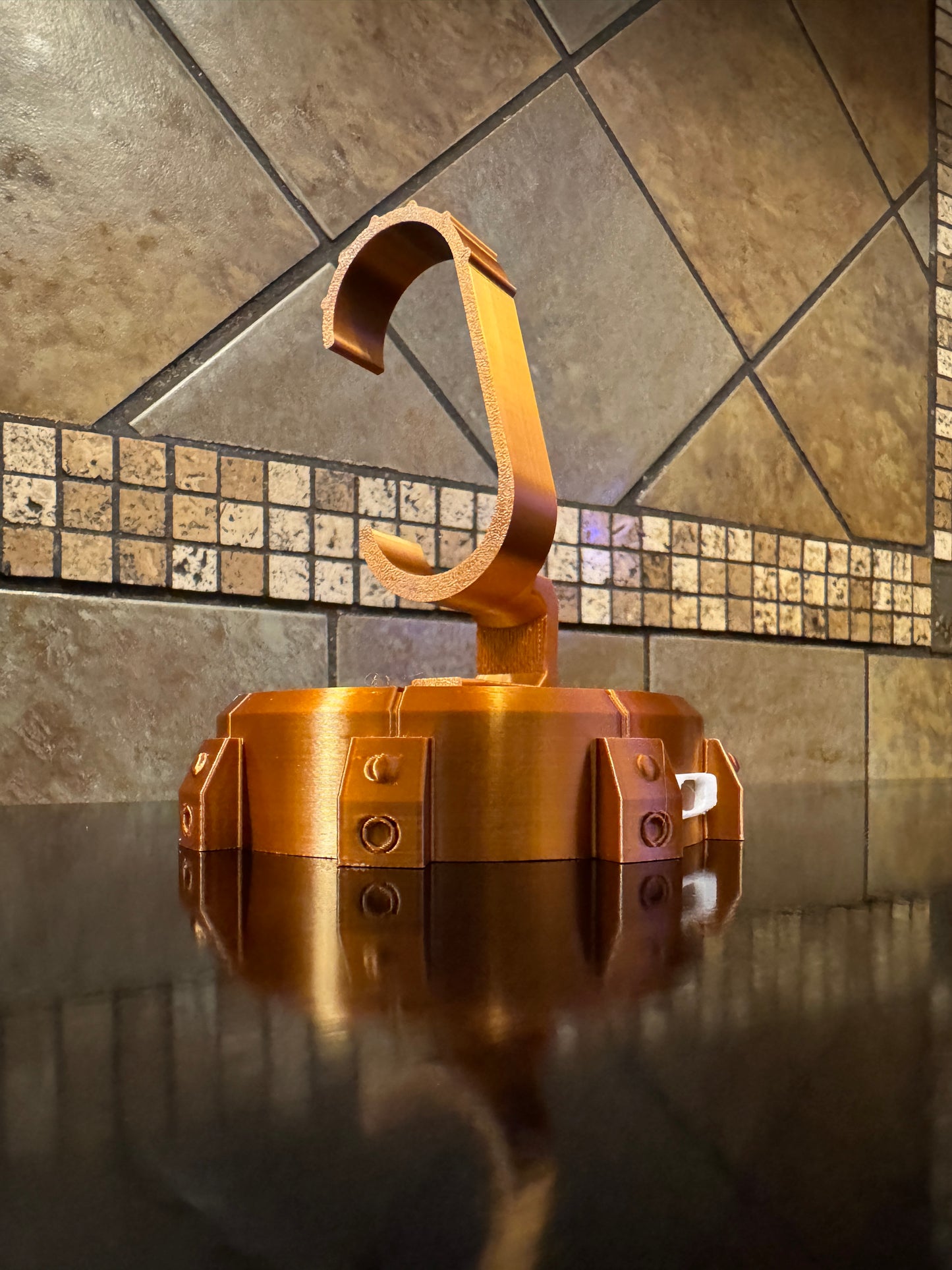 Oaklie Style Watch Collector Display Stand – Heavy Duty Industrial Design Beautiful Copper Silk