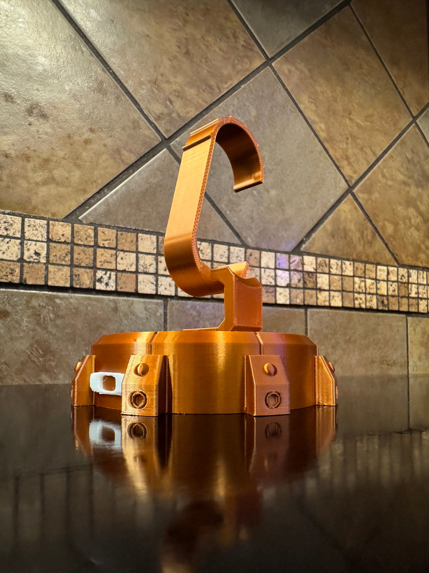 Oaklie Style Watch Collector Display Stand – Heavy Duty Industrial Design Beautiful Copper Silk