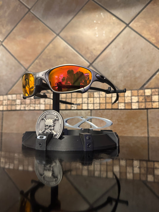 Oaklie X-Metal Sunglasses Stand with Coin Insert - Fits Large and Small Coins