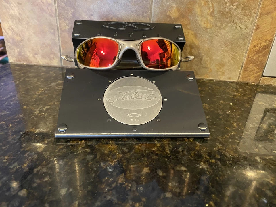 FDM Oakley X Metal Stand Display – Fits Romeo, Juliet, Mars, X-Squared & More w/Coin Insert